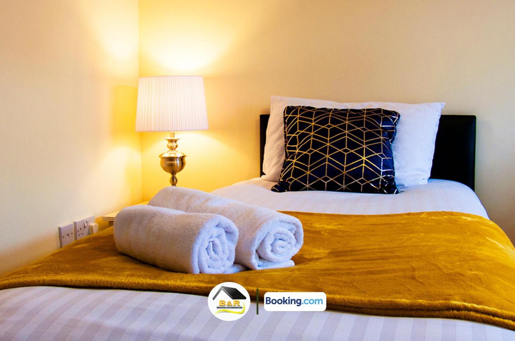 3 Bedroom House By B And R Serviced Accommodation Amesbury With Super Fast Wi-Fi 145Mbps Eksteriør billede