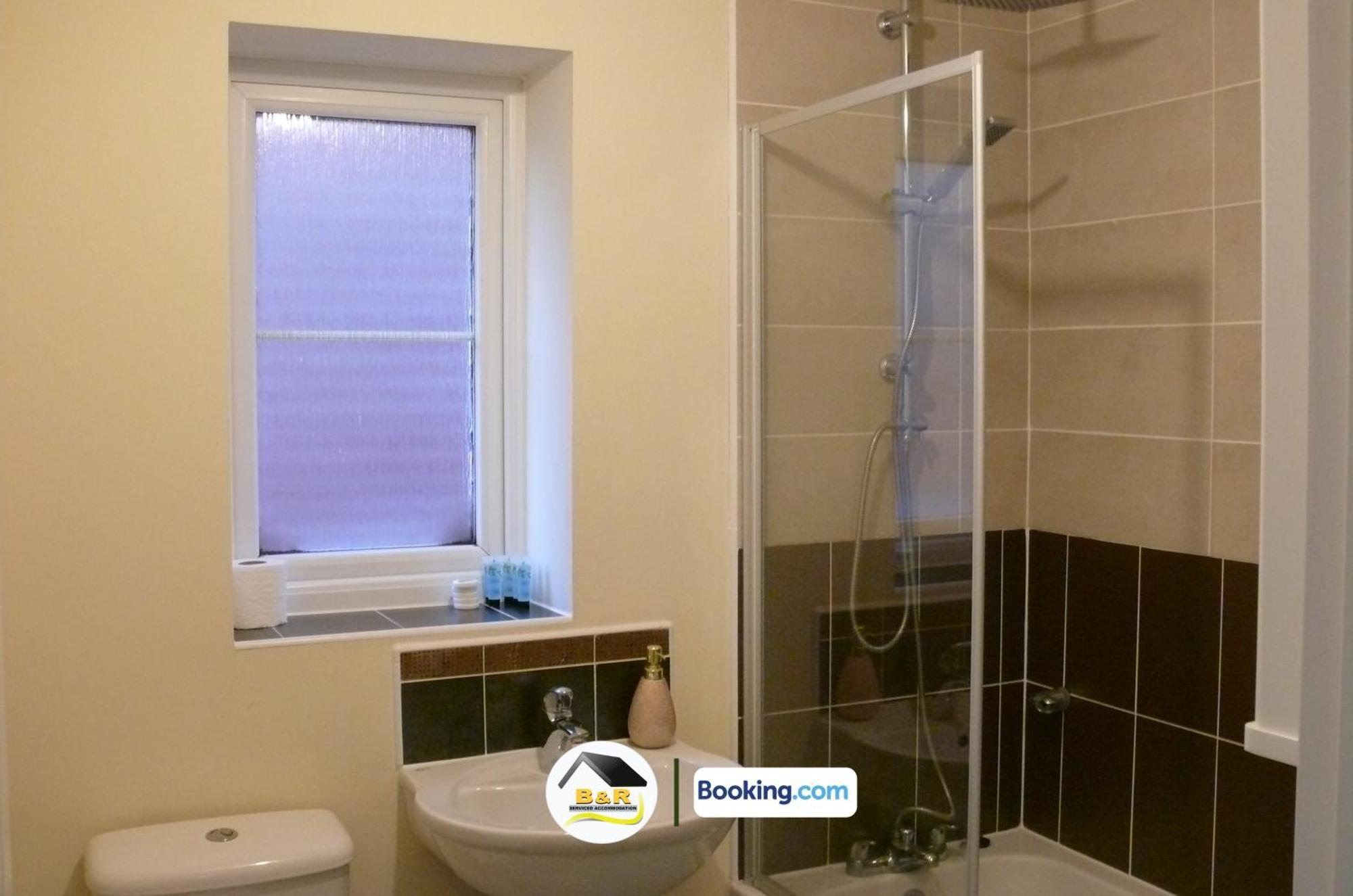 3 Bedroom House By B And R Serviced Accommodation Amesbury With Super Fast Wi-Fi 145Mbps Eksteriør billede