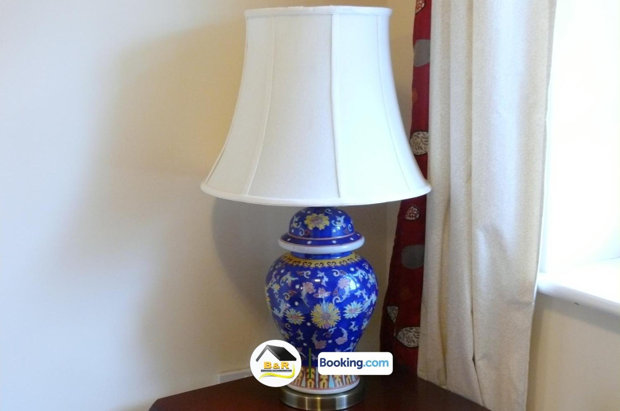 3 Bedroom House By B And R Serviced Accommodation Amesbury With Super Fast Wi-Fi 145Mbps Eksteriør billede
