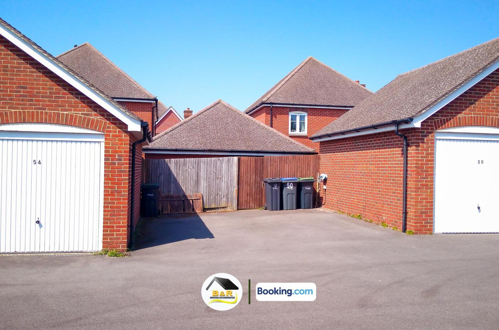 3 Bedroom House By B And R Serviced Accommodation Amesbury With Super Fast Wi-Fi 145Mbps Eksteriør billede