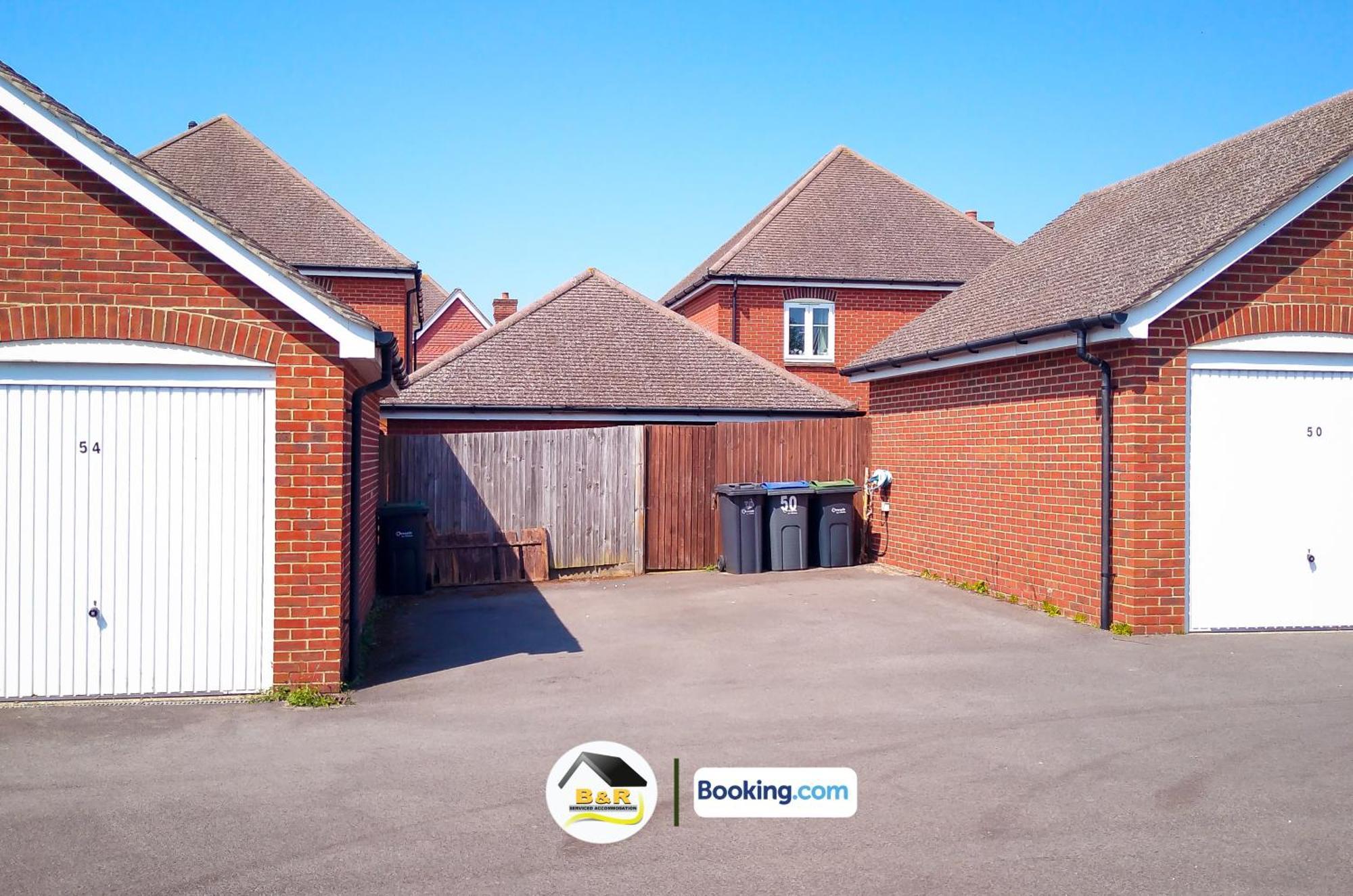 3 Bedroom House By B And R Serviced Accommodation Amesbury With Super Fast Wi-Fi 145Mbps Eksteriør billede