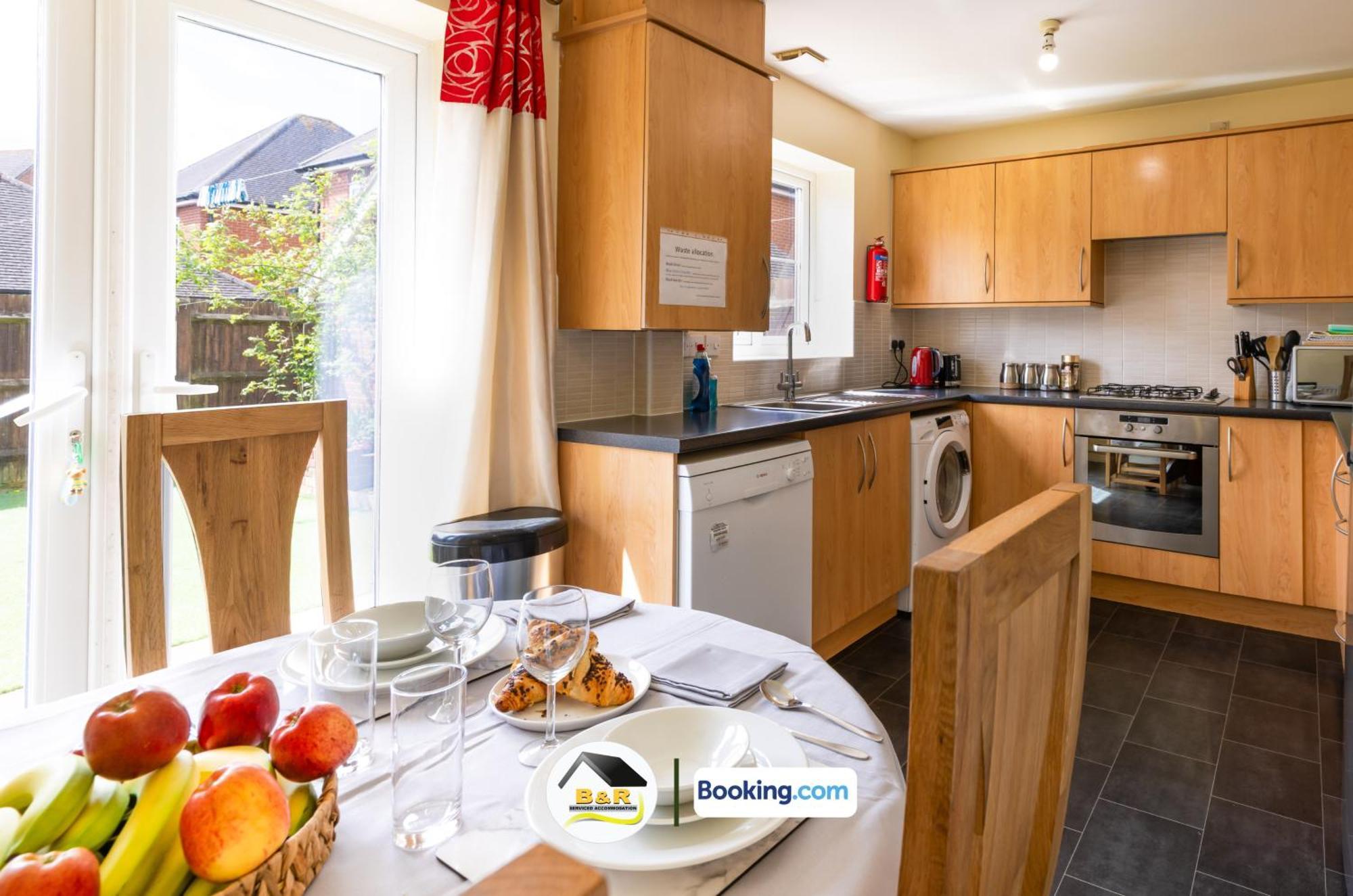 3 Bedroom House By B And R Serviced Accommodation Amesbury With Super Fast Wi-Fi 145Mbps Eksteriør billede