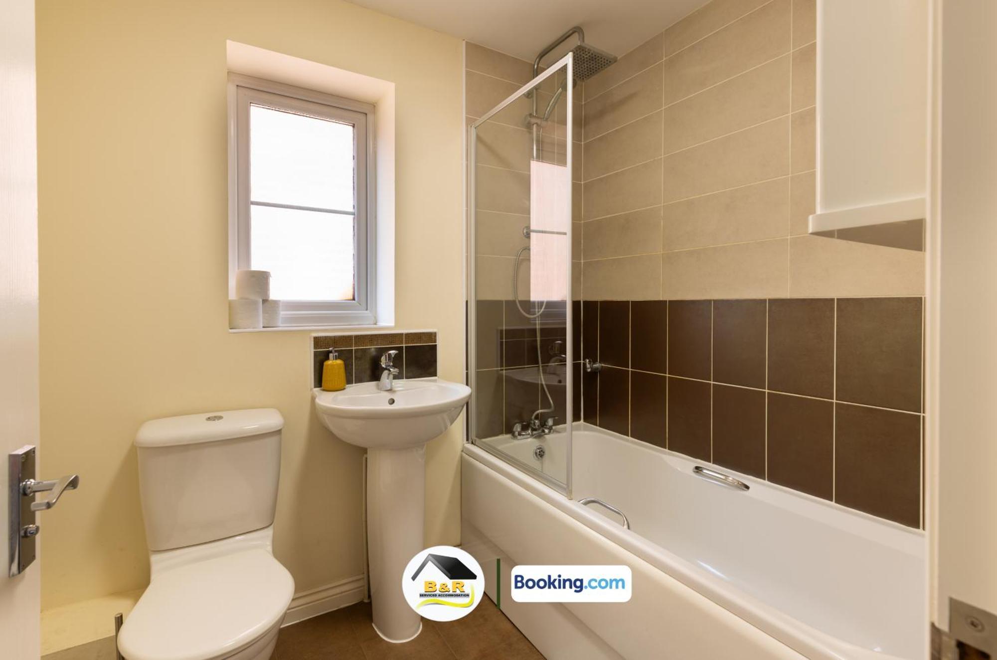 3 Bedroom House By B And R Serviced Accommodation Amesbury With Super Fast Wi-Fi 145Mbps Eksteriør billede
