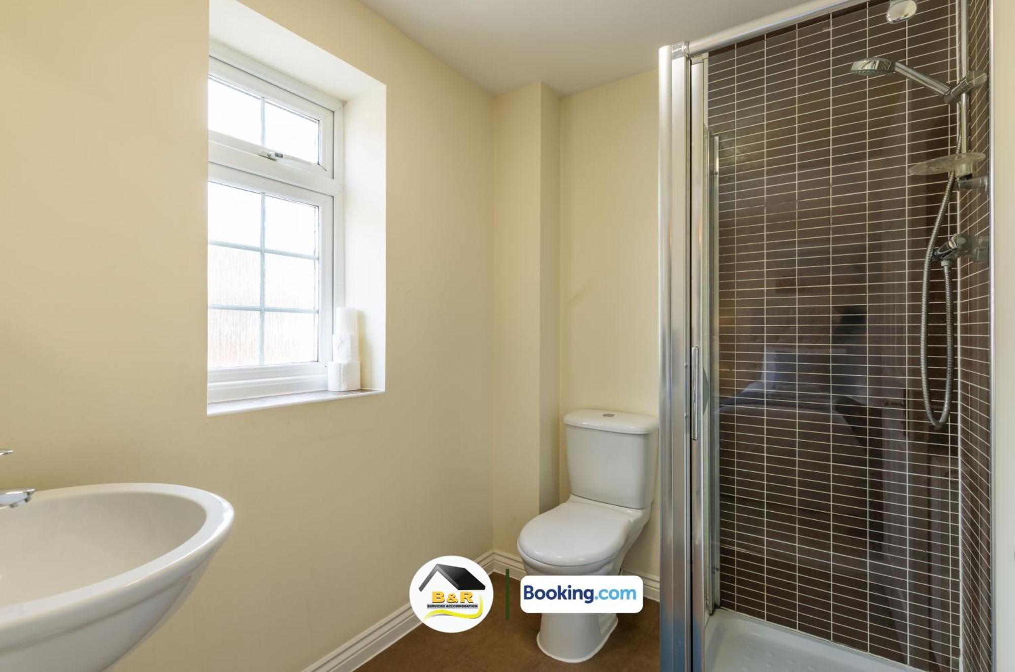 3 Bedroom House By B And R Serviced Accommodation Amesbury With Super Fast Wi-Fi 145Mbps Eksteriør billede