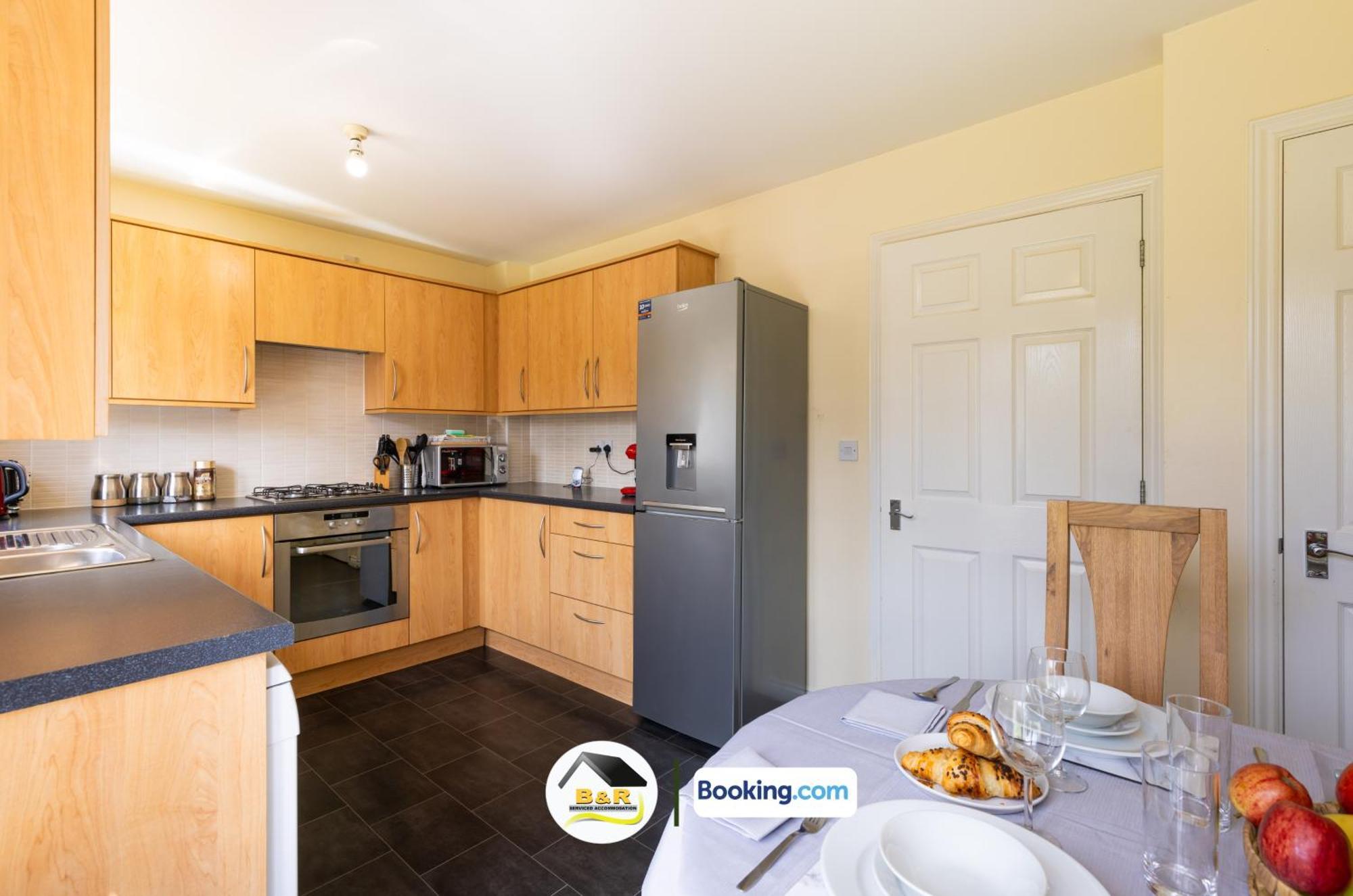 3 Bedroom House By B And R Serviced Accommodation Amesbury With Super Fast Wi-Fi 145Mbps Eksteriør billede